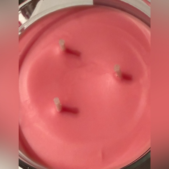 Bath & Body Works Snowy Peach Berry Candle - Gold and Red Accents - Picture 4 of 4